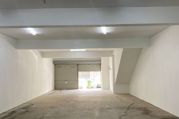 HOT!! Taman 1 Lagenda Double Storey Shop Lot @ Melaka City for Rent 