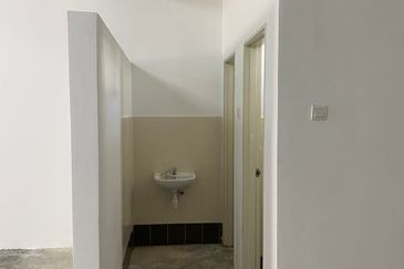 HOT!! Taman 1 Lagenda Double Storey Shop Lot @ Melaka City for Rent 