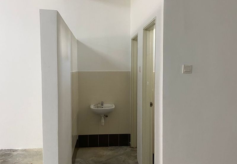 HOT!! Taman 1 Lagenda Double Storey Shop Lot @ Melaka City for Rent 