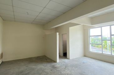 HOT!! Taman 1 Lagenda Double Storey Shop Lot @ Melaka City for Rent 