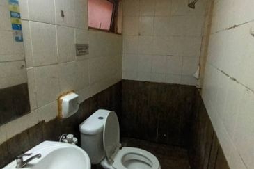 Near SMK Ideal Heights Townhouse unit at Taman Amansiara (Selayang,3R2B)