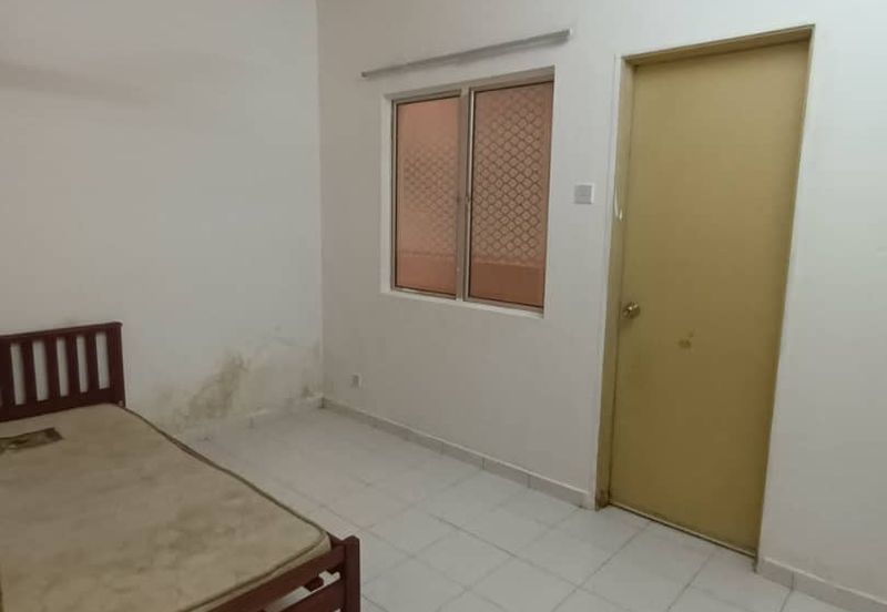 Near SMK Ideal Heights Townhouse unit at Taman Amansiara (Selayang,3R2B)
