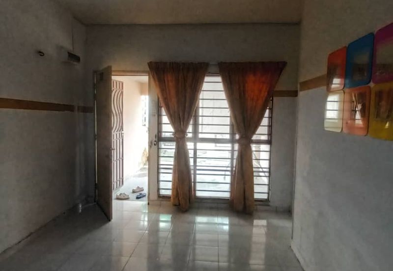 Near SMK Ideal Heights Townhouse unit at Taman Amansiara (Selayang,3R2B)