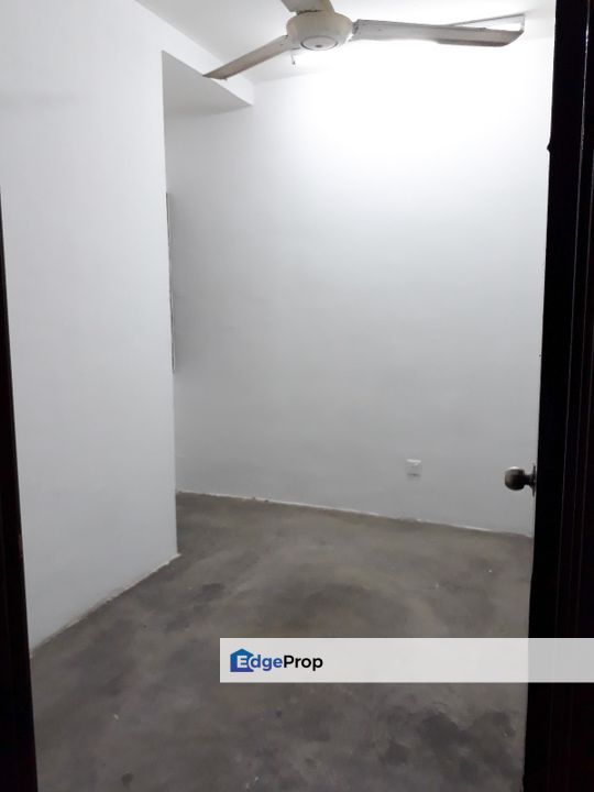 Partially Furnished Fans Below Market Value Enggang Apartment 3+1 rooms Don’t miss out , Selangor, Bandar Kinrara Puchong