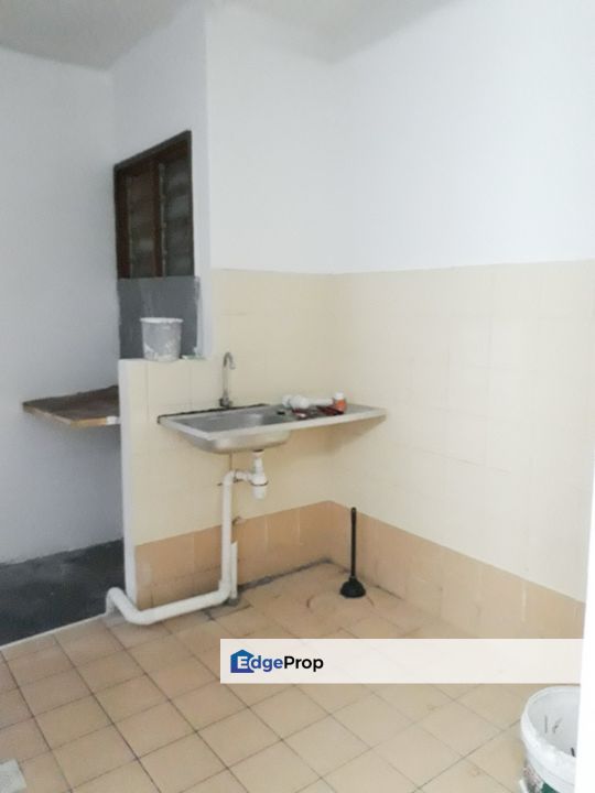 Partially Furnished Fans Below Market Value Enggang Apartment 3+1 rooms Don’t miss out , Selangor, Bandar Kinrara Puchong