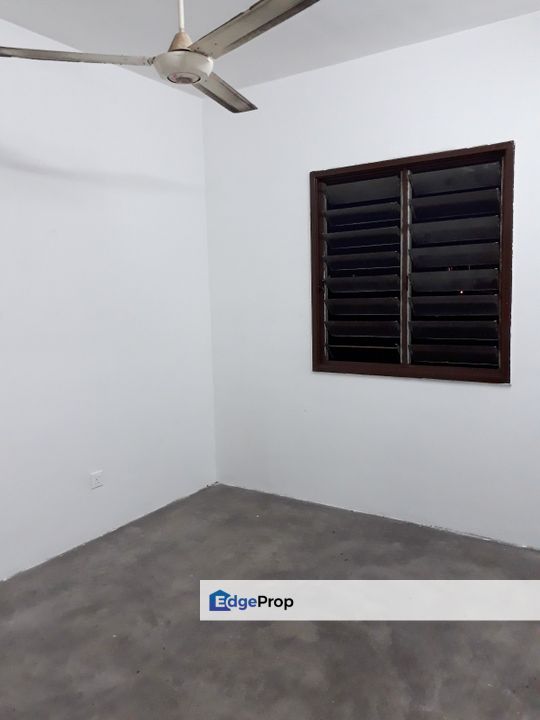 Partially Furnished Fans Below Market Value Enggang Apartment 3+1 rooms Don’t miss out , Selangor, Bandar Kinrara Puchong