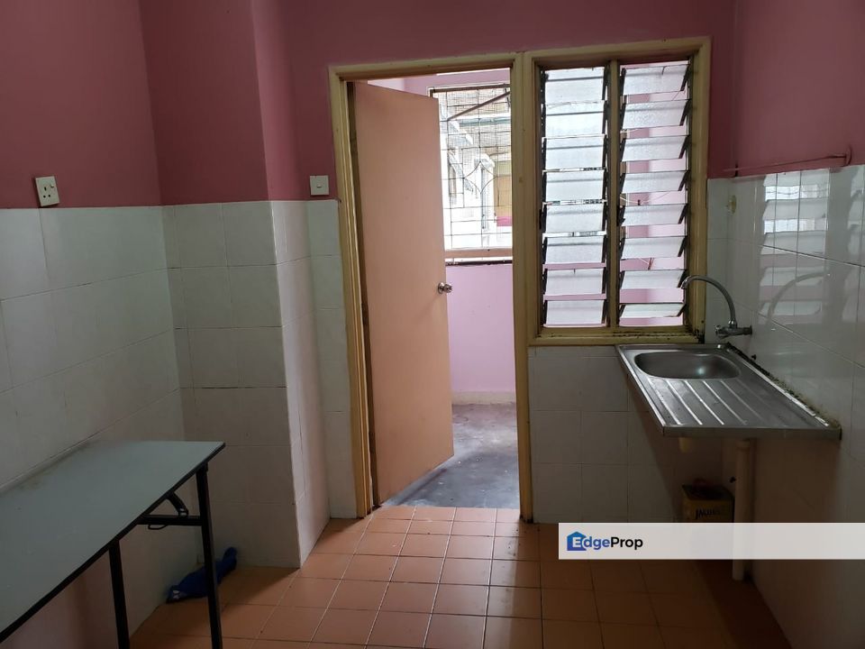 PRIME LOCATION Bandar Puchong Jaya@ Desa Tanjung Refurbished well maintained unit located Puchong Jaya , Selangor, Puchong