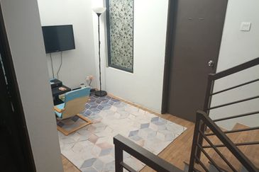 Full Furnish Spacious Unit 3-Storey Terraced House(4R4B,Batang Kali)