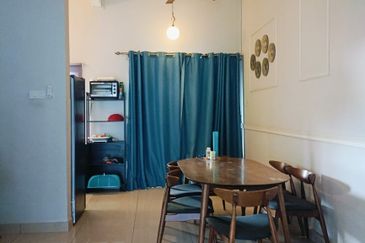 Full Furnish Spacious Unit 3-Storey Terraced House(4R4B,Batang Kali)