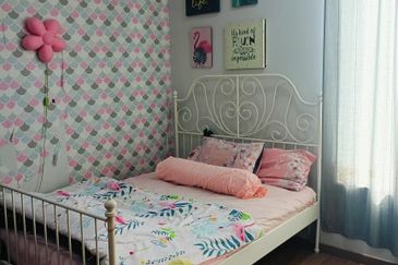 Full Furnish Spacious Unit 3-Storey Terraced House(4R4B,Batang Kali)