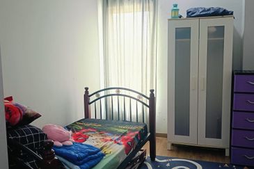 Full Furnish Spacious Unit 3-Storey Terraced House(4R4B,Batang Kali)