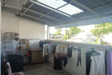 Full Furnish Spacious Unit 3-Storey Terraced House(4R4B,Batang Kali)