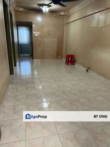 Apartment for sale @ Off Jalan Kepong, Jinjang / 3 bedrooms 1 bathroom/ renovated / 650sq / RM200k , Kuala Lumpur, Kepong