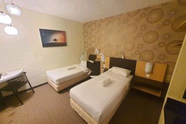 Hotel at Taman Kota Laksamana for sale