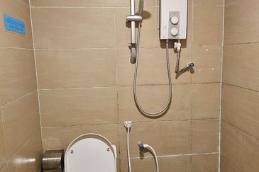 Hotel at Taman Kota Laksamana for sale