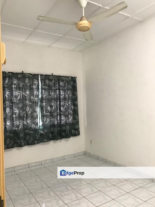 Hot Deal! Upper Unit Townhouse at Taman Suria | Freehold RM275k, Selangor, Sungai Buloh