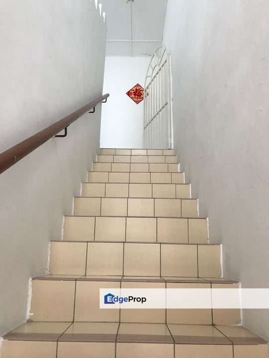 Hot Deal! Upper Unit Townhouse at Taman Suria | Freehold RM275k, Selangor, Sungai Buloh