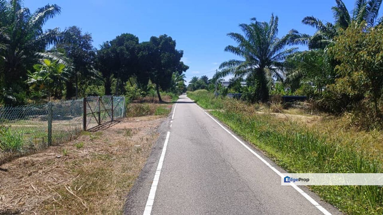 First Layer Agriculture Land with Access Road in Front., Johor, Muar