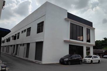 Pusat Perniagaan Jalan Raja Uda