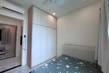 🌅 Luxury Seaview Condo @ Quay West, Bayan Lepas | Fully Furnished | RM3,000 Only!