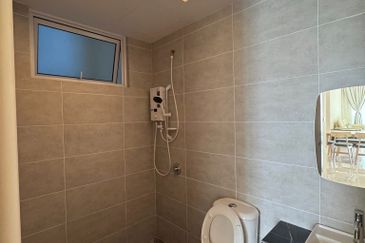 🌅 Luxury Seaview Condo @ Quay West, Bayan Lepas | Fully Furnished | RM3,000 Only!