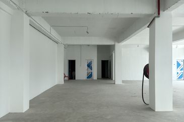 🏢 Prime Shop Lot（Corner Unit） for Rent – Raja Uda, Butterworth