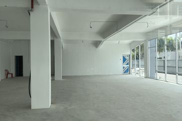 🏢 Prime Shop Lot（Corner Unit） for Rent – Raja Uda, Butterworth