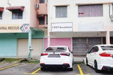 Prime 270 sq ft Shop Lot for Sale – Perfect for Small Business or Investment