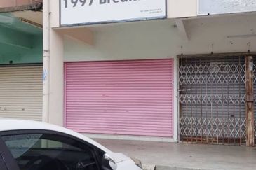 Prime 270 sq ft Shop Lot for Sale – Perfect for Small Business or Investment