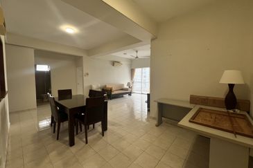 Coastal Tower, Ratu Mutiara