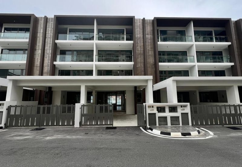 Hinai Heights Townhouse For Sale at Tanjung Bungah