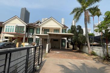 2.5 Storey Terraced Corner Unit for Rent @ Solok Lunas , Pulau Tikus