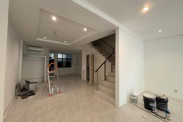2.5 Storey Terraced Corner Unit for Rent @ Solok Lunas , Pulau Tikus
