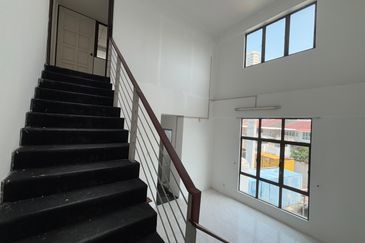 2.5 Storey Terraced Corner Unit for Rent @ Solok Lunas , Pulau Tikus