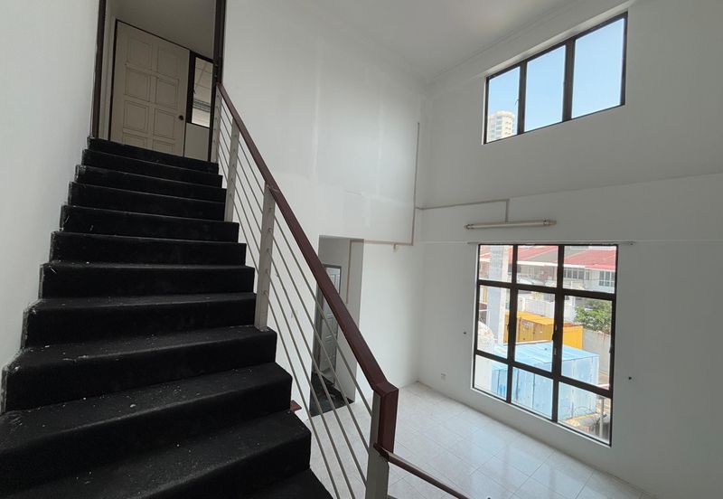 2.5 Storey Terraced Corner Unit for Rent @ Solok Lunas , Pulau Tikus