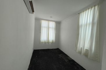 2.5 Storey Terraced Corner Unit for Rent @ Solok Lunas , Pulau Tikus