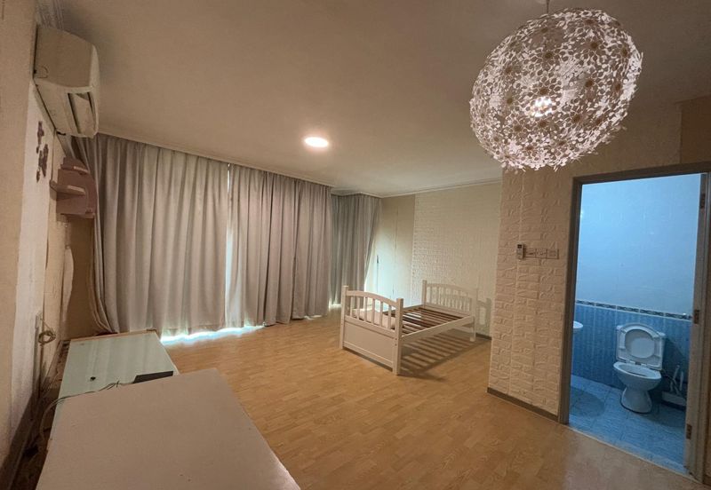 2.5 Storey Terraced Corner Unit for Rent @ Solok Lunas , Pulau Tikus