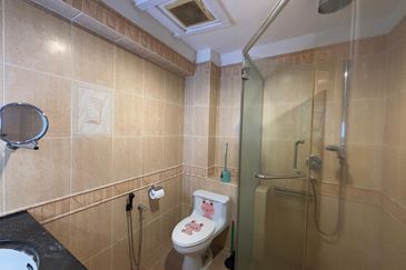 2.5 Storey Terraced Corner Unit for Rent @ Solok Lunas , Pulau Tikus