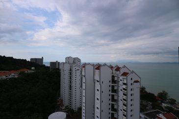 Twin Tower Condominium For Rent In Tanjung Bungah