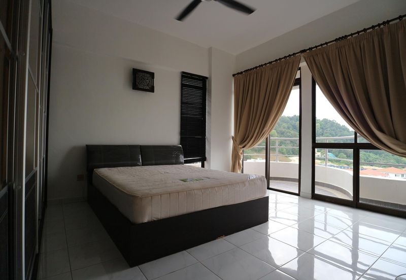 Twin Tower Tanjung Bungah Condominium For Sale