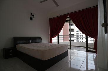 Twin Tower Tanjung Bungah Condominium For Sale