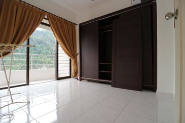 Twin Tower Tanjung Bungah Condominium For Sale