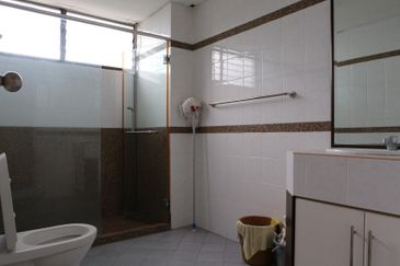 Twin Tower Tanjung Bungah Condominium For Sale