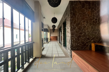 Bungalow for rent in Pulau Tikus with ample parking space 