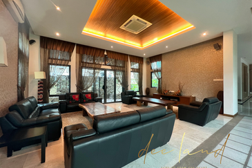 Bungalow for rent in Pulau Tikus with ample parking space 