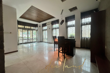 Bungalow for rent in Pulau Tikus with ample parking space 