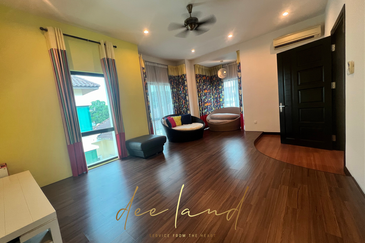 Bungalow for rent in Pulau Tikus with ample parking space 