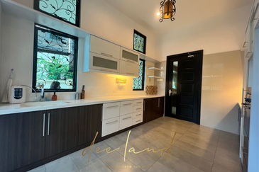 Bungalow for rent in Pulau Tikus with ample parking space 