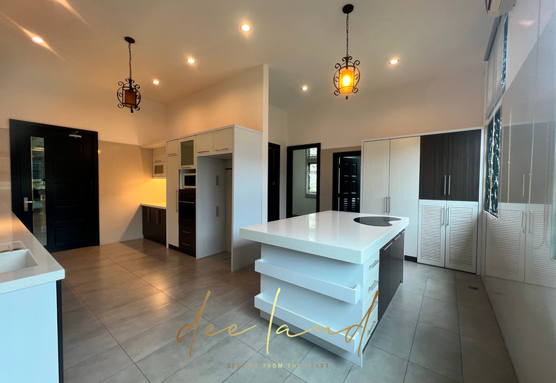 Bungalow for rent in Pulau Tikus with ample parking space 