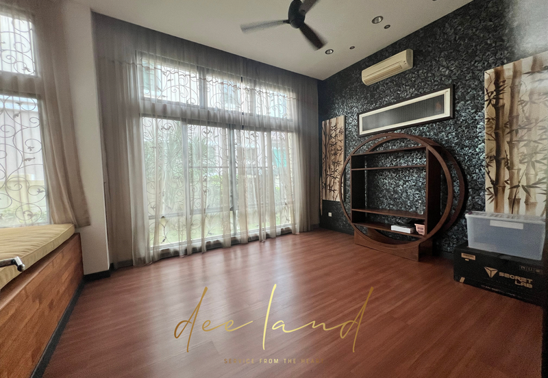 Bungalow for rent in Pulau Tikus with ample parking space 